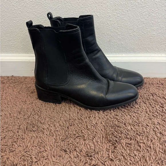 Kenneth Cole Reaction Boots Salt Chelsea Ankle Heel Black Leather 9 - Picture 2 of 9